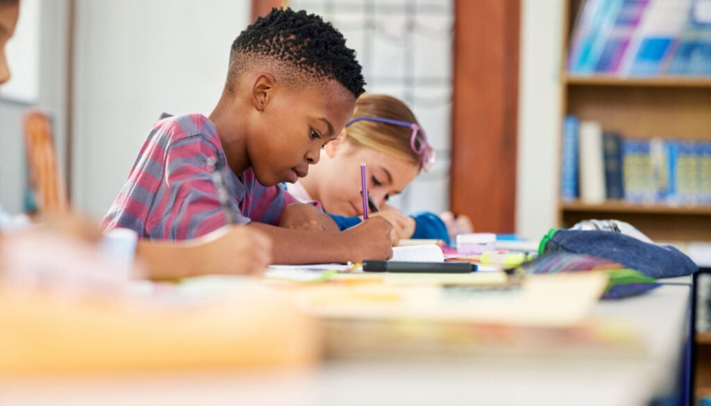 Is het terecht dat de Staat torenhoge boetes oplegt aan scholen die weigeren de doorstroomtoets af te nemen?
