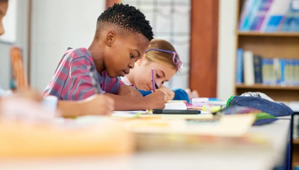 Is het terecht dat de Staat torenhoge boetes oplegt aan scholen die weigeren de doorstroomtoets af te nemen?